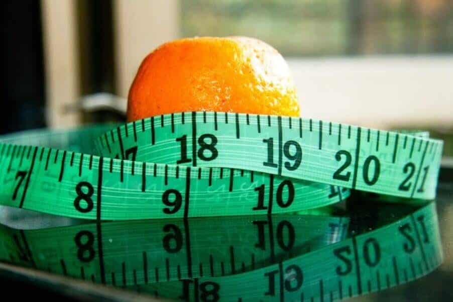 Para perder peso se debe mantener la práctica de ejercicios y disminuir el consumo de nutrientes