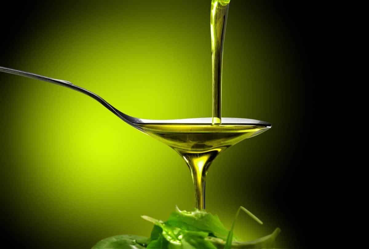 Pan con aceite de oliva, ¿sabes por qué es tan bueno para la salud?