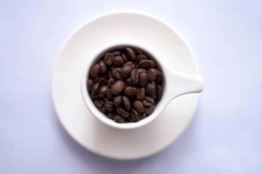 La cafeína presente en el café es un poderoso estimulante de las funciones del sistema nervioso central