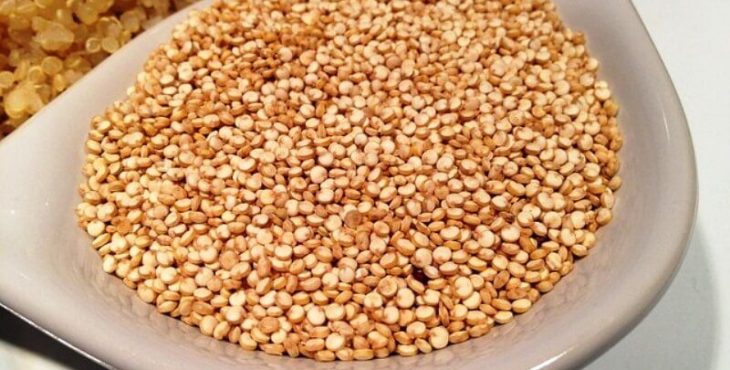 La quinoa es una semilla se consume como un cereal y aporta proteínas, vitaminas, minerales y ácidos grasos insaturados del tipo de los omega 3 y 6 