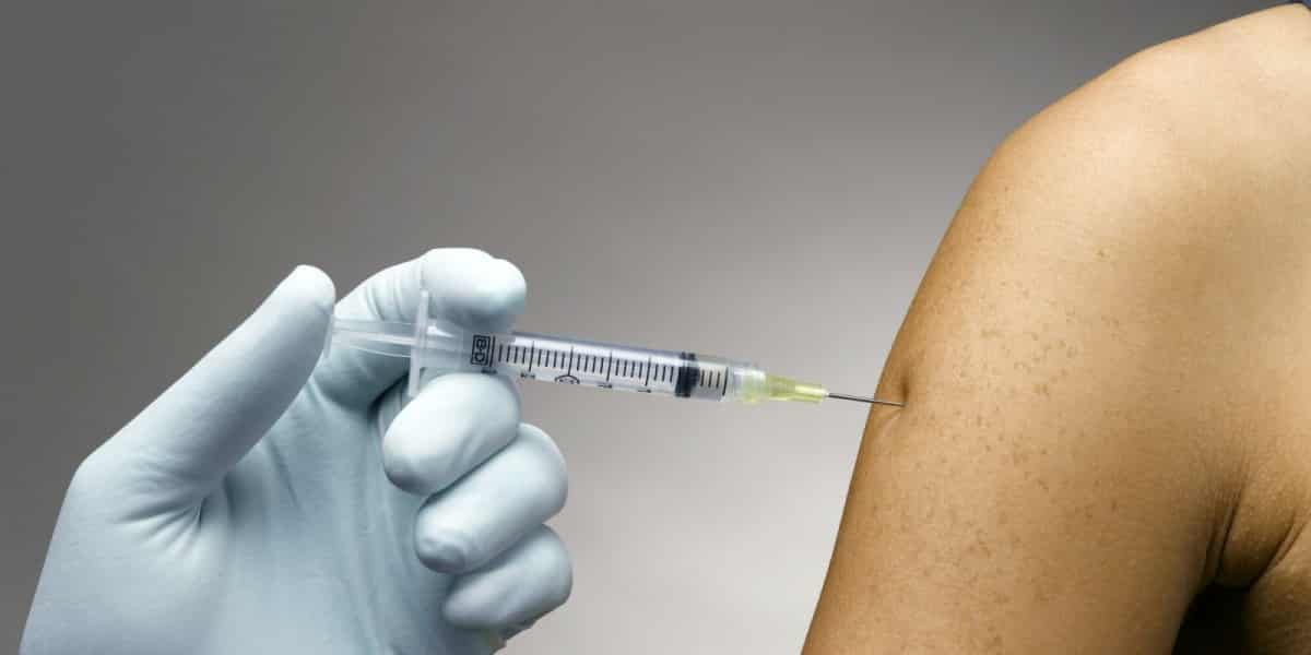 Vacuna inyección cura meningitis