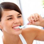 La primera causa del dolor de muelas son las caries, para evitarlas la higiene bucal y la atención odontológica es fundamental