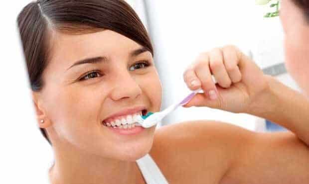 Una correcta higiene bucal es fundamental para prevenir el dolor de muelas