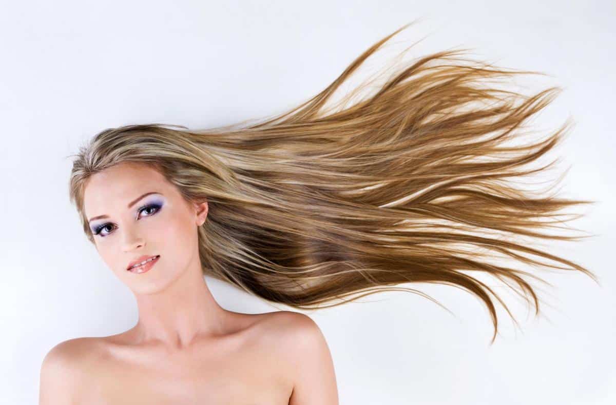 ¿Se puede frenar la caída del cabello con remedios caseros?