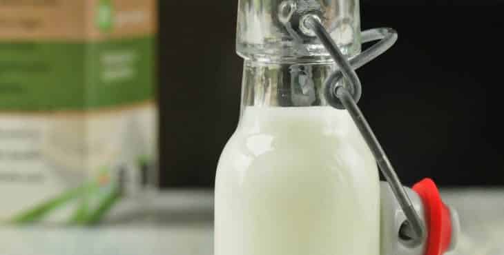 De la coagulación de la leche se obtiene suero de leche con sustanciales propiedades nutricionales por su alto contenido en proteínas, vitaminas y minerales