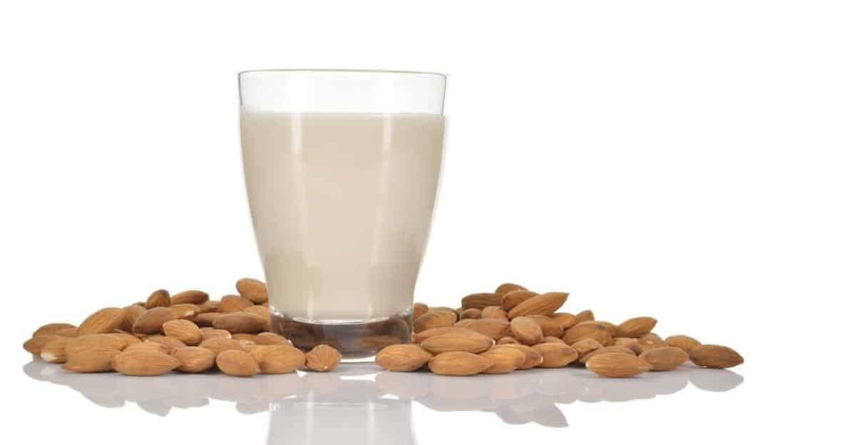 Cómo hacer leche de almendras, usos y beneficios