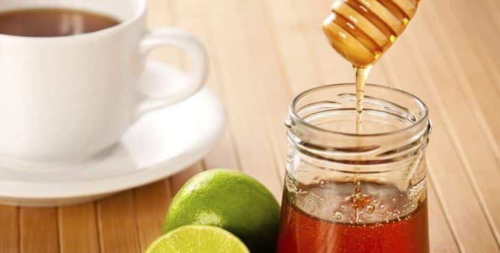La infusión de miel y limón es beneficiosa para el aparato digestivo, el insomnio y los resfriados