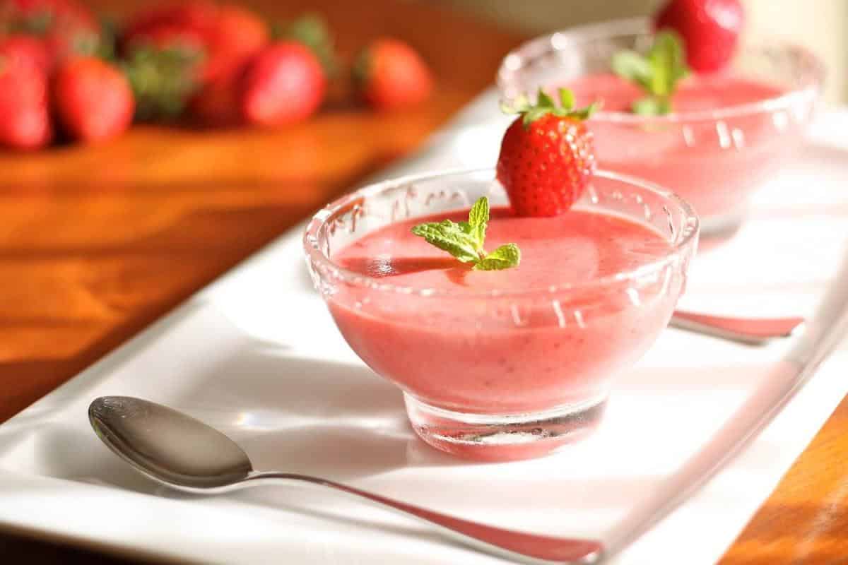Gazpacho de fresas, refrescantes sorbos de salud