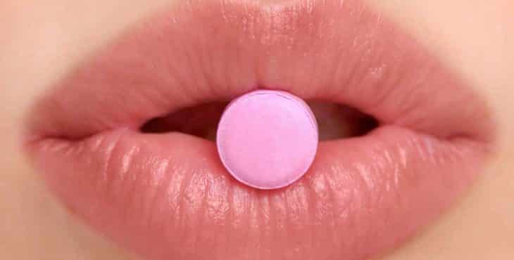 Se recomienda el uso de la "pequeña píldora rosa" (Addyi, Flibanserina, Fibanserin) para incrementar el deseo sexual en las mujeres 