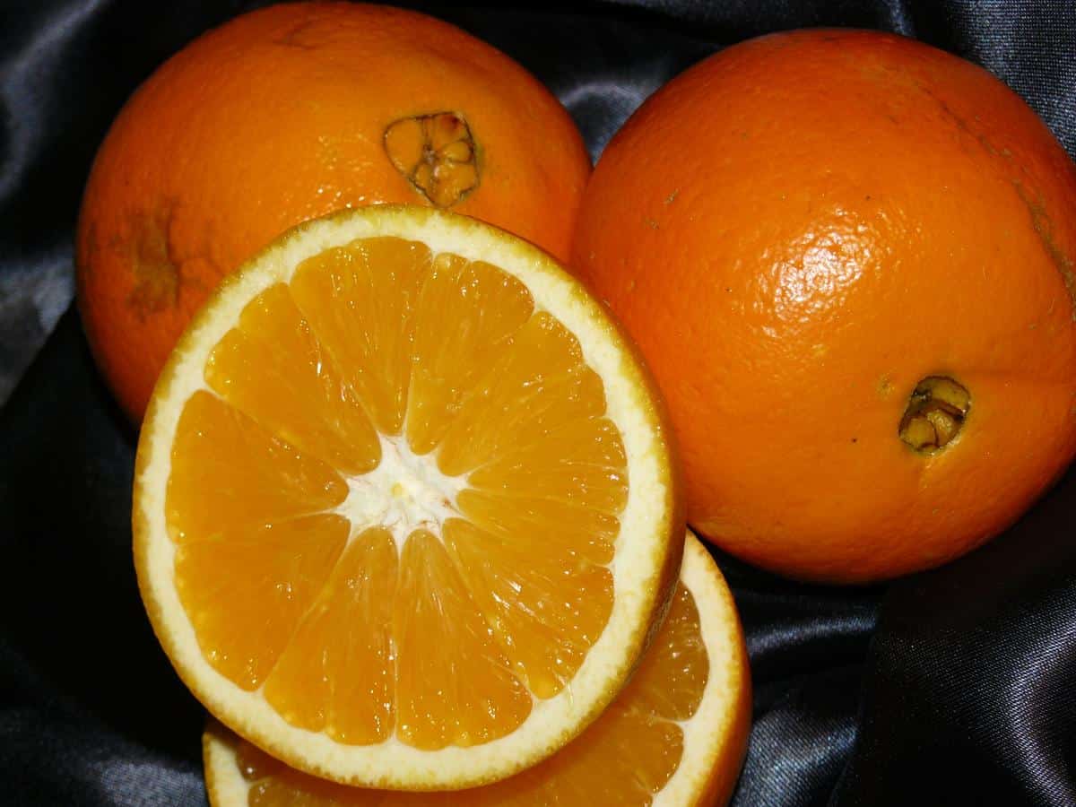 Entre las frutas con semillas una de las que más vitamina C aporta son las naranjas