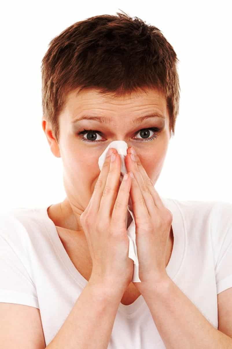 El ibuprofeno desinflama los tejidos de las vías aéreas disminuyendo el molesto estornudo