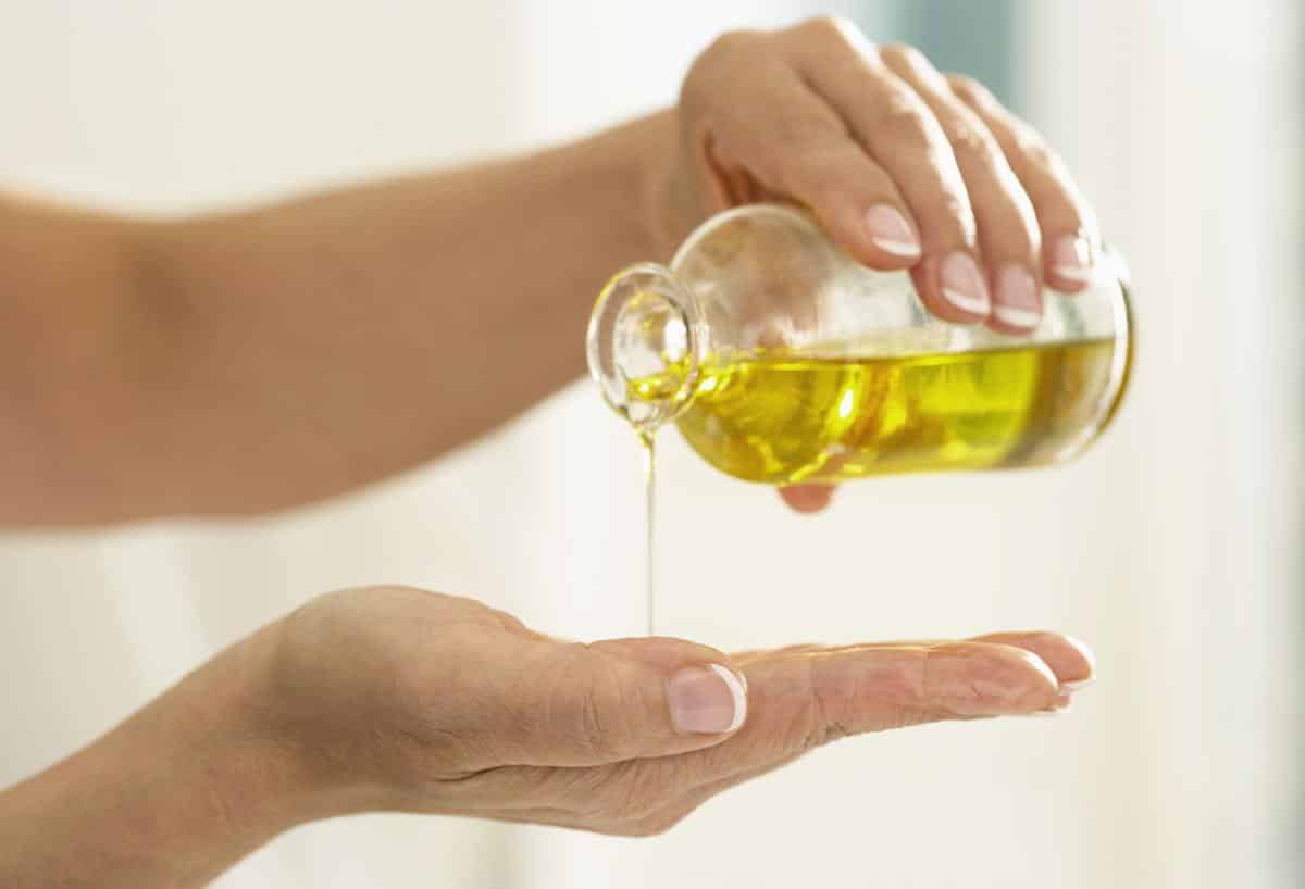 El aceite de romero sirve para prevenir y tratar las estrías
