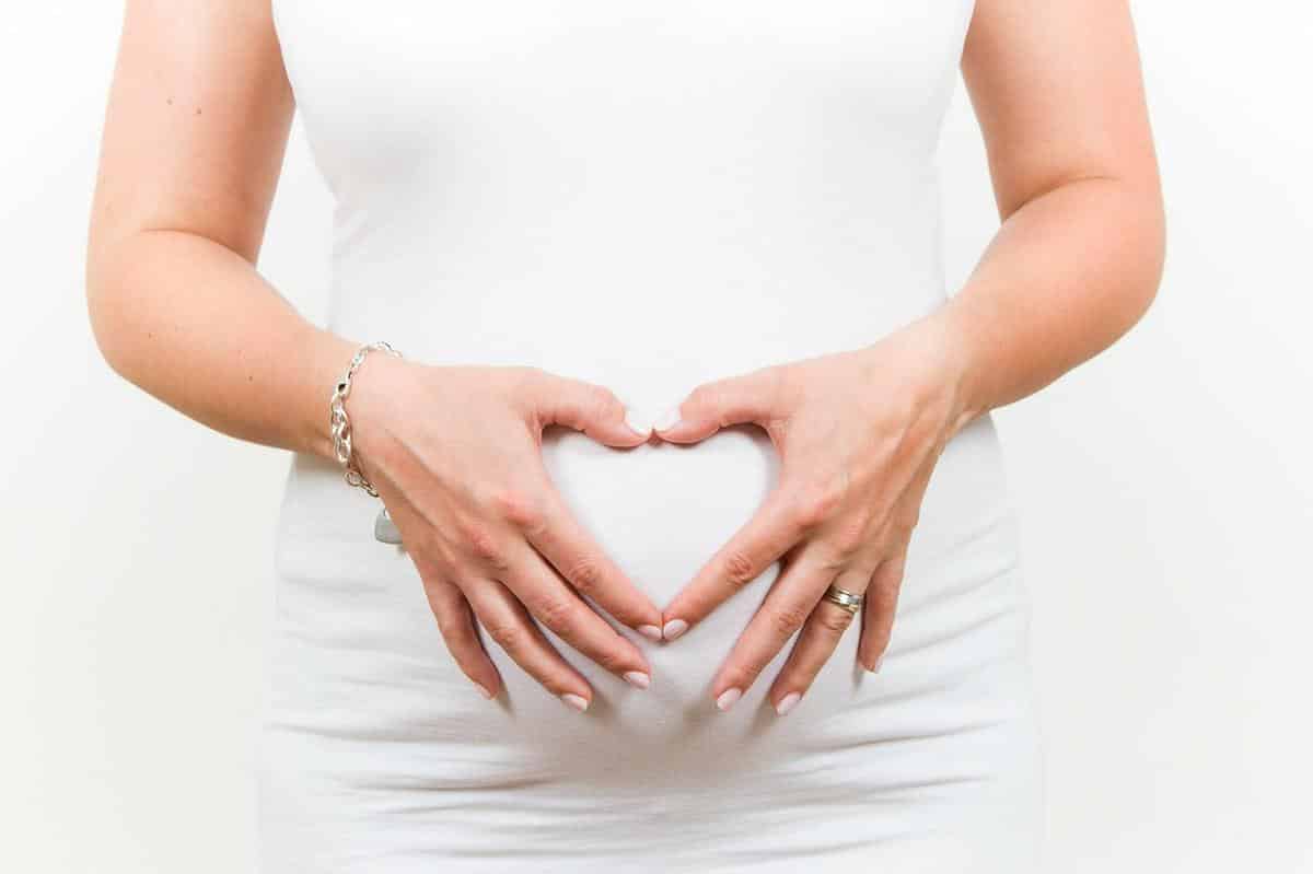 ¿Es normal tener dolores de regla y sangrado durante el embarazo?