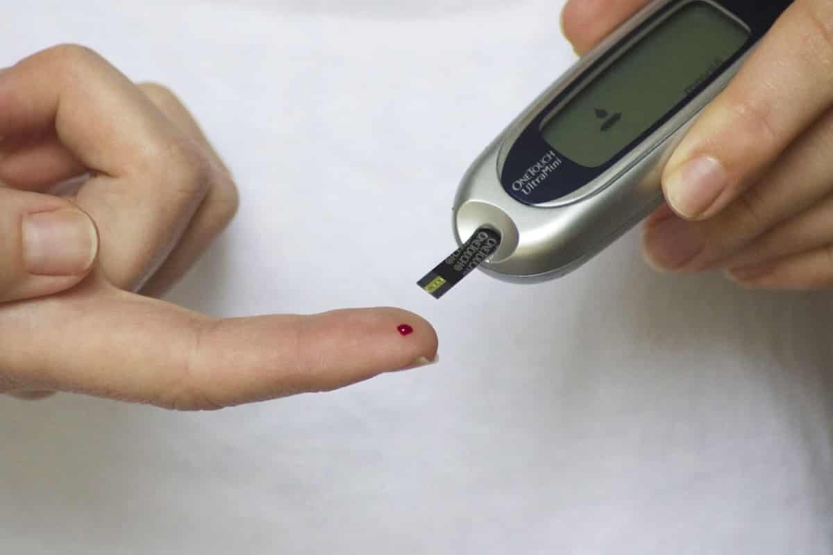 El paciente diabético debe mantener el control de los niveles de azúcar en sangre