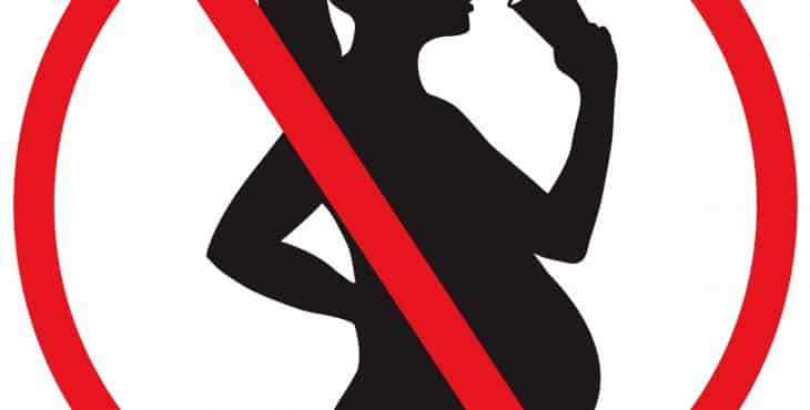 Las embarazadas deben evitar el consumo de bebidas alcohólicas para evitar un embarazo de alto riesgo