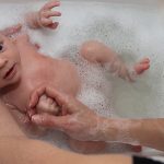 Bebé en la bañera