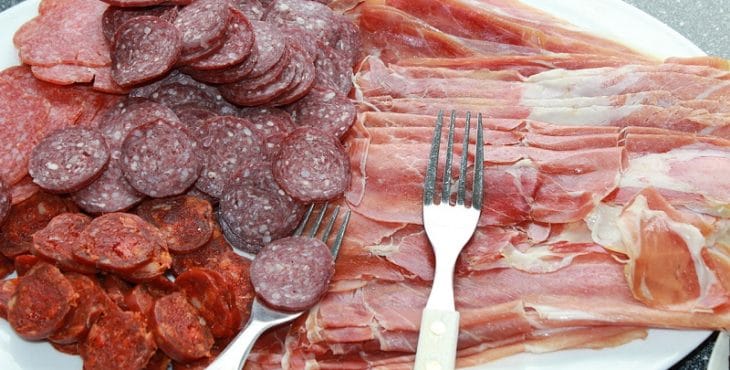 La Organización Mundial de la Salud recomienda reducir el consumo de carnes procesadas