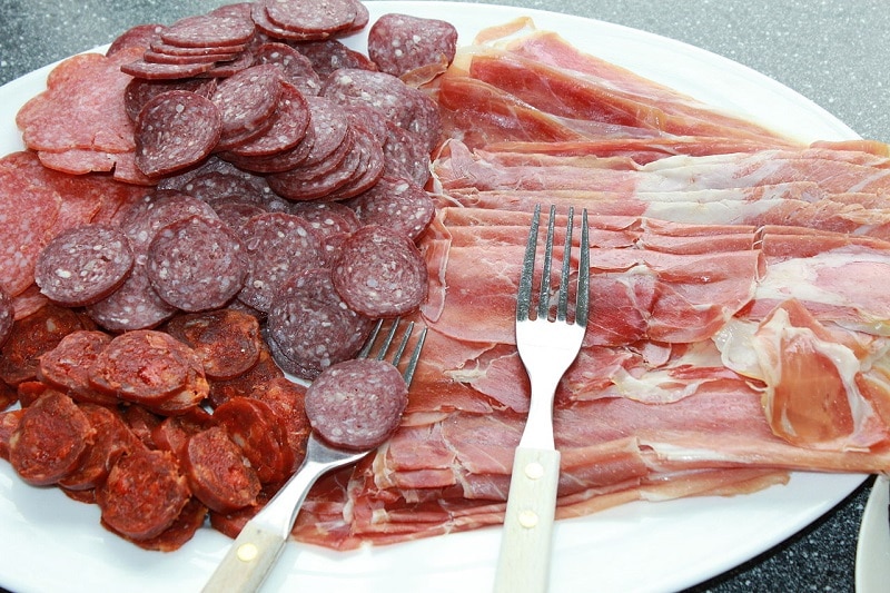 La Organización Mundial de la Salud recomienda reducir el consumo de carnes procesadas