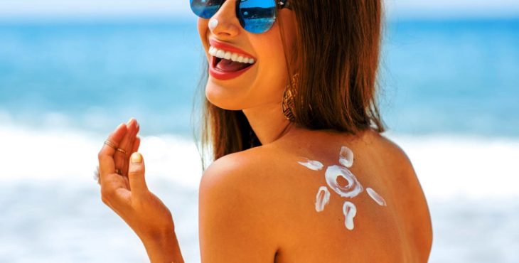 Al aplicar protectores solares se bloquean los rayos UVA y UVB y se logra proteccion contra el cáncer de piel