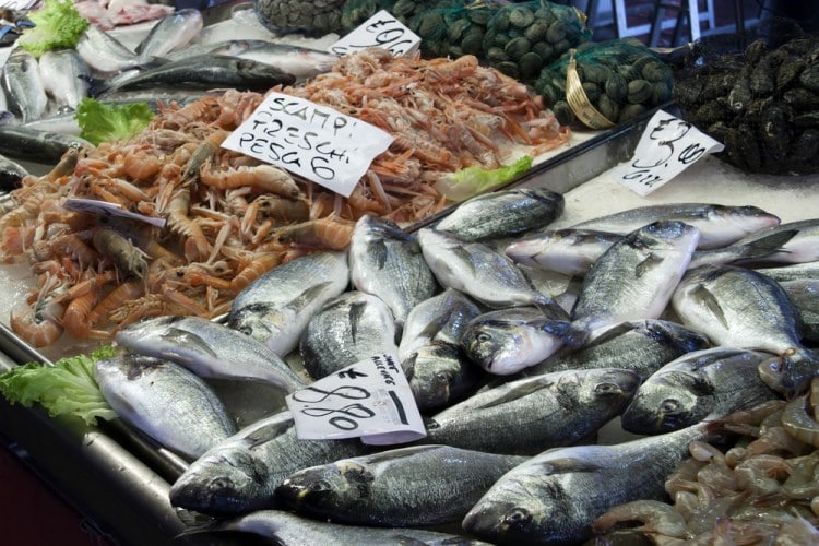 El síndrome del olor a pescado se pone de manifiesto con la ingestión de pescados y mariscos