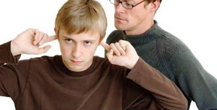 La crisis de la adolescencia se caracteriza por problemas de comunicacion entre padres e hijos