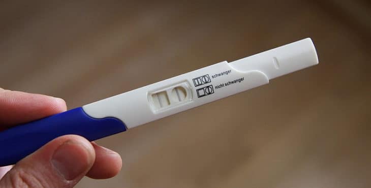 Test de embarazo positivo y regla