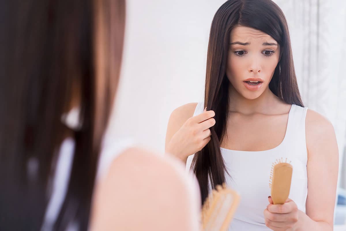 Caída del cabello: Descubre las causas y soluciones para combatirla
