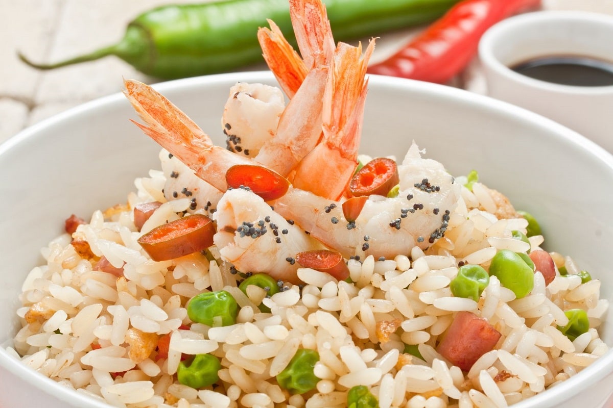 recetas para estudiantes arroz tres delicias con gambas