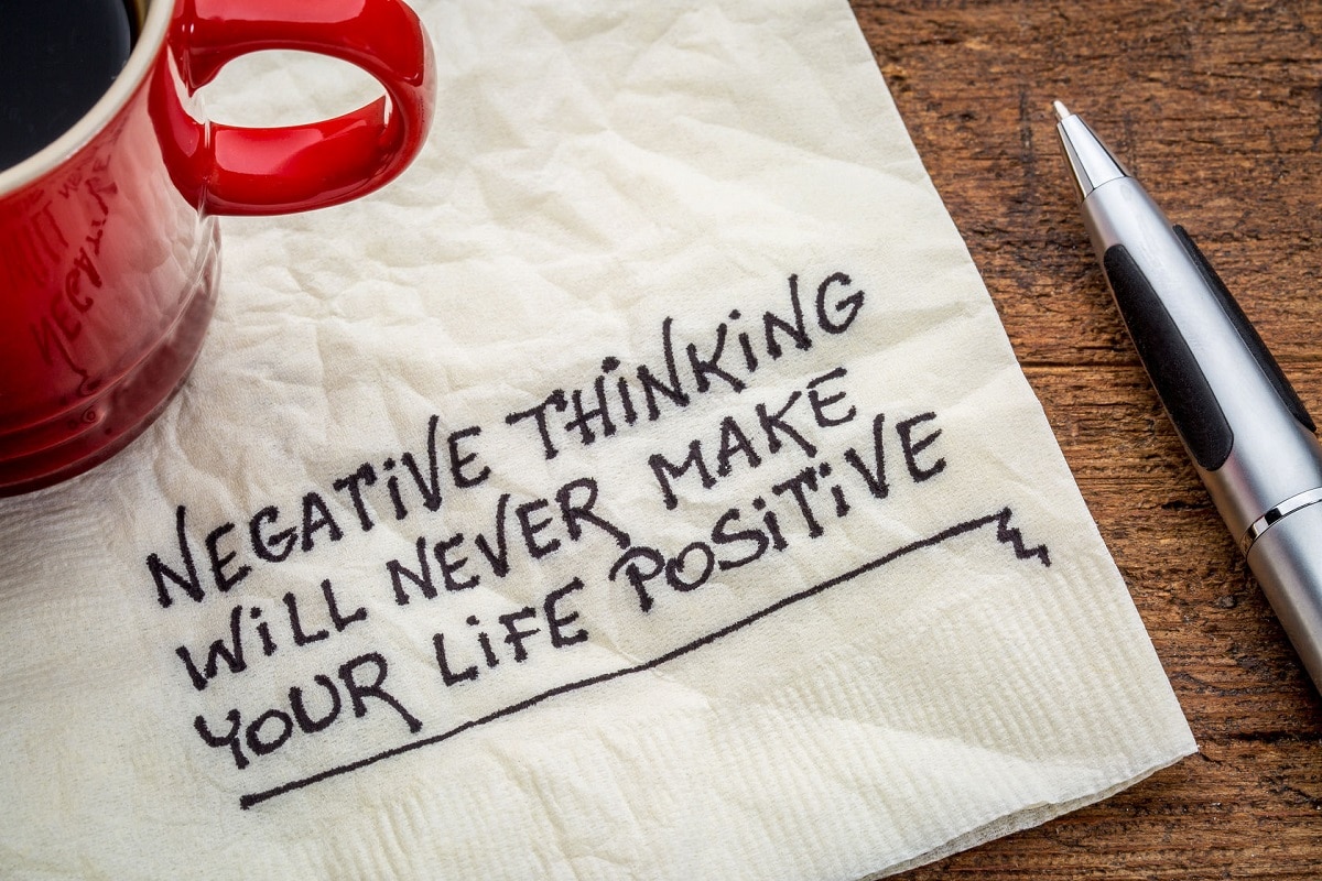 3 pensamientos positivos que van a conseguir que seas más feliz