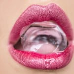 El hielo ayuda a aliviar las molestias de las aftas en la lengua