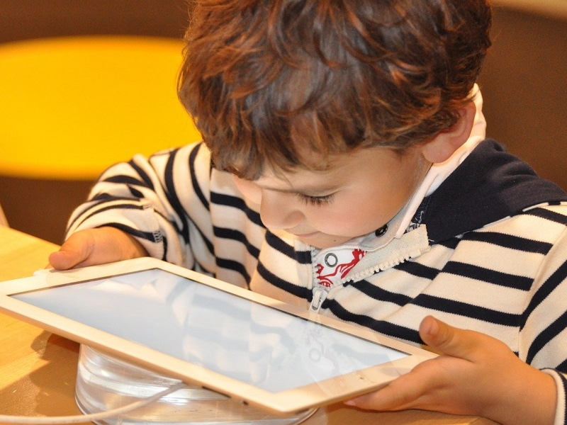 Niños en cuarentena: ¿Cómo evitar la sobreexposición a las pantallas?